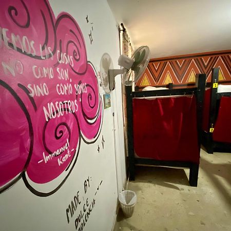 The Pelican Larry Hostel Калі Екстер'єр фото