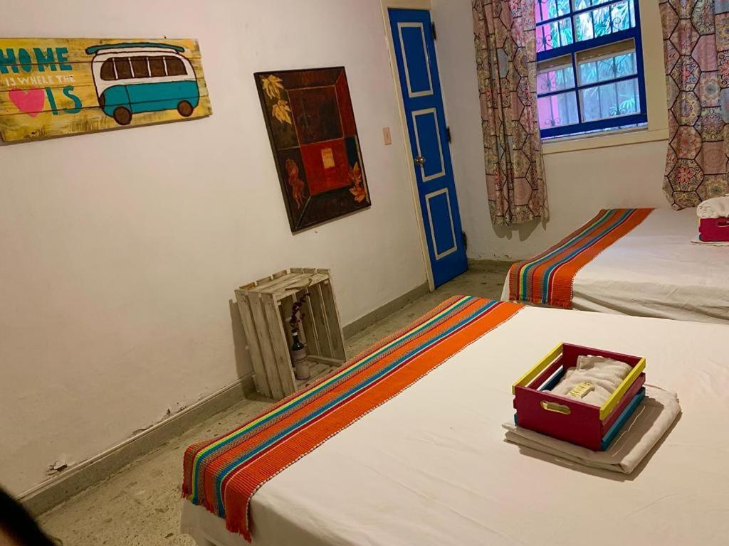 The Pelican Larry Hostel Калі Екстер'єр фото