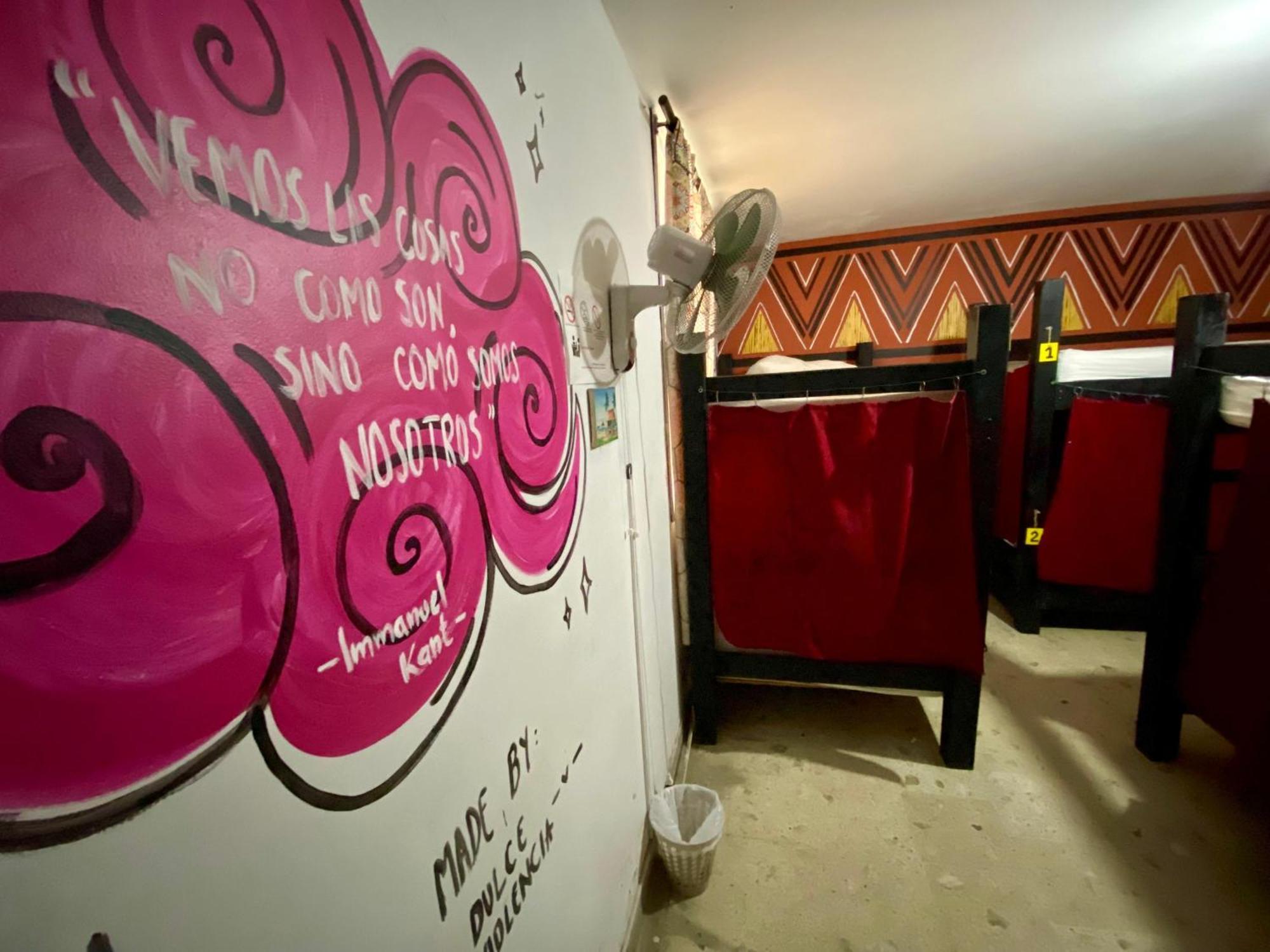 The Pelican Larry Hostel Калі Екстер'єр фото