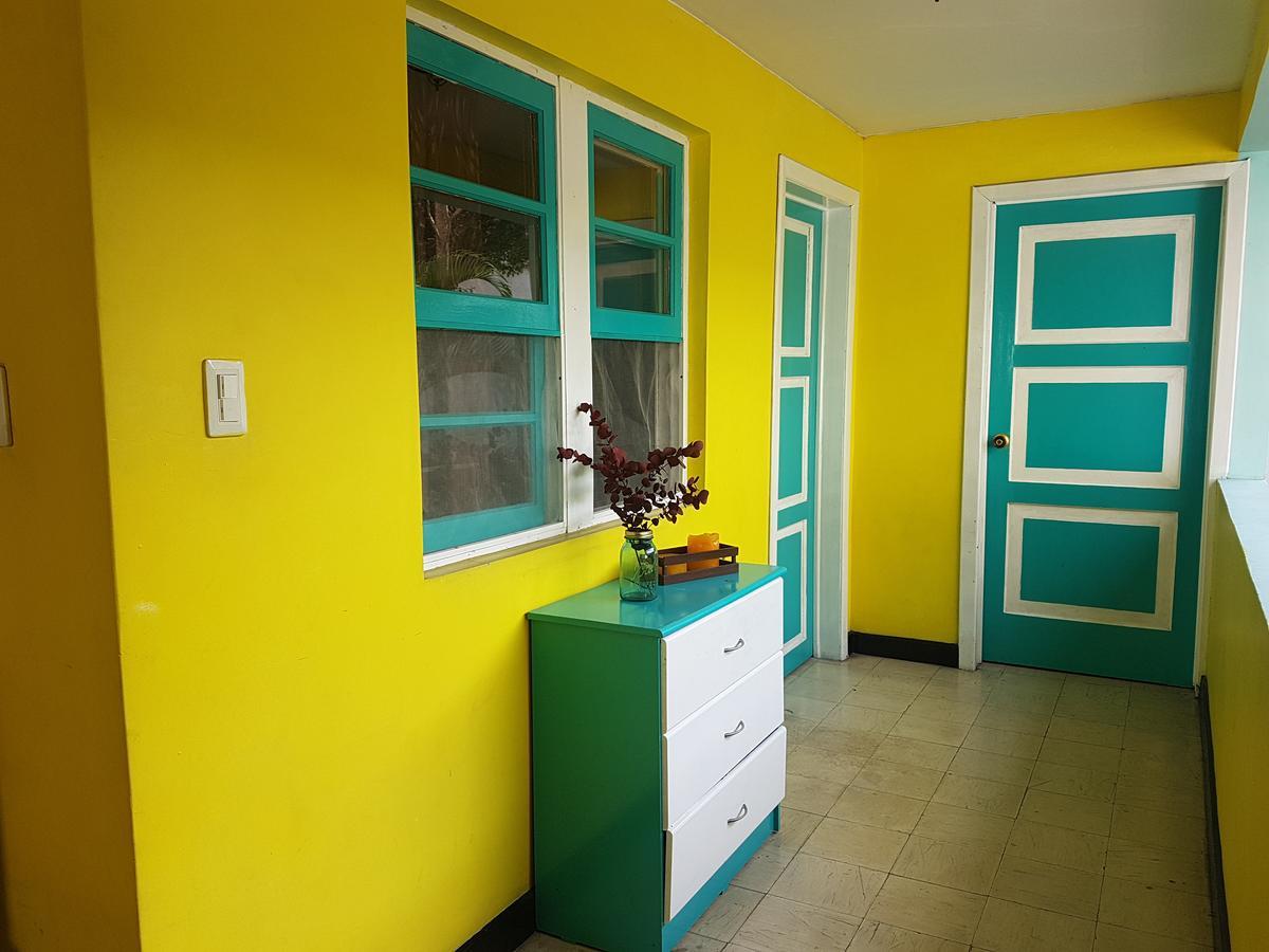 The Pelican Larry Hostel Калі Екстер'єр фото