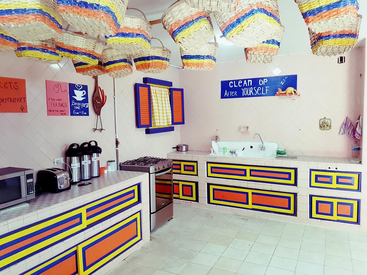 The Pelican Larry Hostel Калі Екстер'єр фото