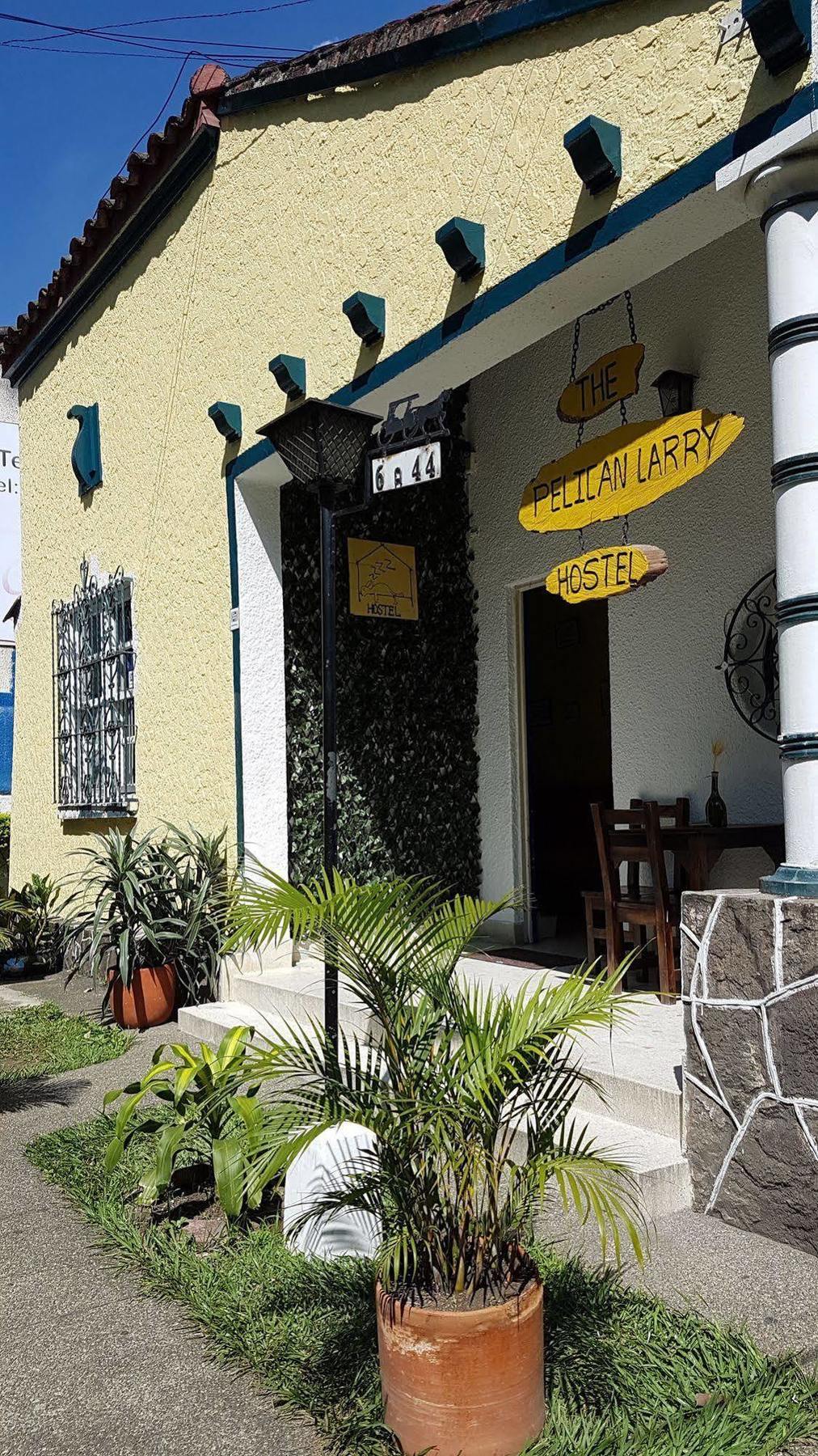 The Pelican Larry Hostel Калі Екстер'єр фото