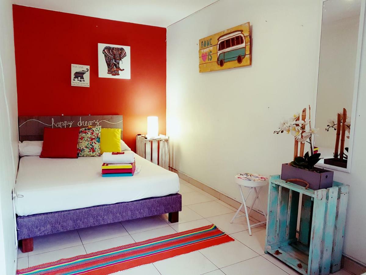 The Pelican Larry Hostel Калі Екстер'єр фото