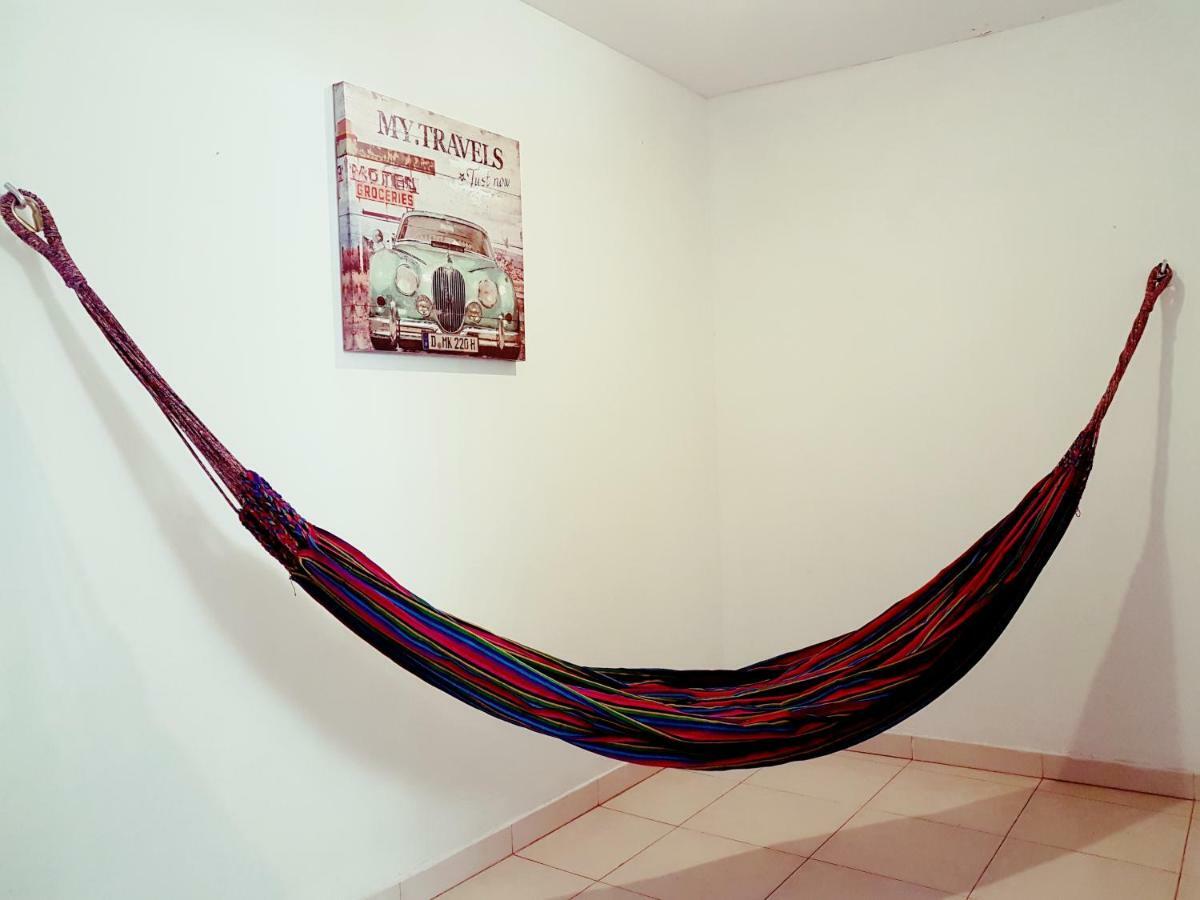 The Pelican Larry Hostel Калі Екстер'єр фото